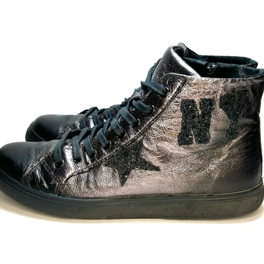 Cafe Noir ! Metallic High-Top Sneakers with purple ish Finish 💜❤️‍🔥